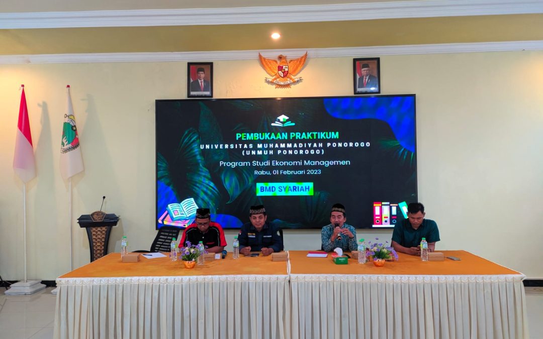 Dokumentasi Program magang yang diselenggarakan oleh BMD Syariah Indonesia di awal tahun ini merupakan momentum yang sangat penting bagi para mahasiswa Universitas Muhammadiyah Ponorogo. Acara pembukaan praktikum ini berlangsung dengan meriah dan diawali dengan doa dan sambutan dari pihak BMD Syariah Indonesia. Setelah itu, pembacaan tata tertib magang dilakukan sebagai panduan bagi para mahasiswa selama melakukan magang di BMD Syariah. Melalui program ini, BMD Syariah Indonesia memberikan kesempatan kepada para mahasiswa untuk memperdalam ilmu dan memperluas wawasan mereka, serta mempersiapkan masa depan mereka dengan pengalaman yang berkualitas dan berharga. Dengan adanya program magang ini, BMD Syariah Indonesia berharap para mahasiswa dapat memperoleh wawasan dan pengetahuan yang berguna bagi karier mereka di masa depan. Ini juga merupakan kesempatan bagi BMD Syariah Indonesia untuk membantu membentuk generasi muda yang siap menjadi pemimpin masa depan dan memajukan dunia keuangan syariah di Indonesia. Program ini juga dapat membantu mempersiapkan mahasiswa Universitas Muhammadiyah Ponorogo untuk menghadapi tantangan masa depan dan menjadi profesional yang handal dalam bidang keuangan syariah.